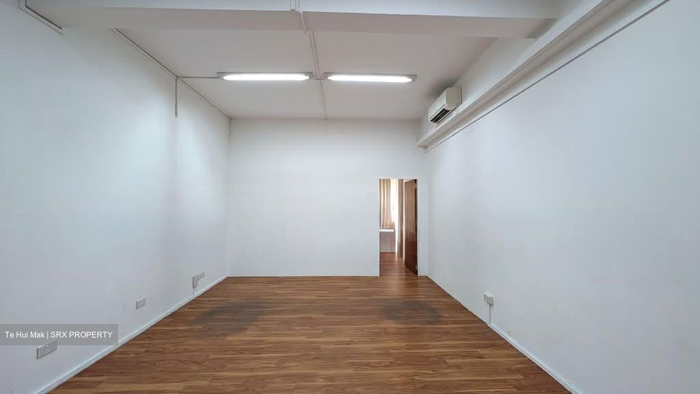 Pemimpin Industrial Building (D20), Factory #566804671